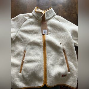 NWT- women’s Fjall Raven Fleece - Size M